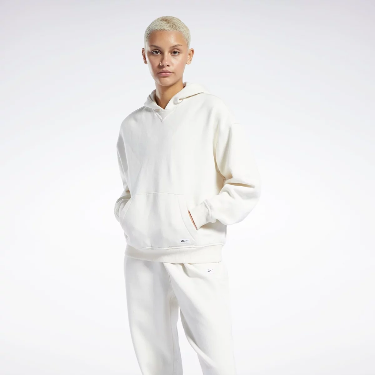 hh9711_2_apparel_on-model_standard-view_grey-huge-6657922ba6162