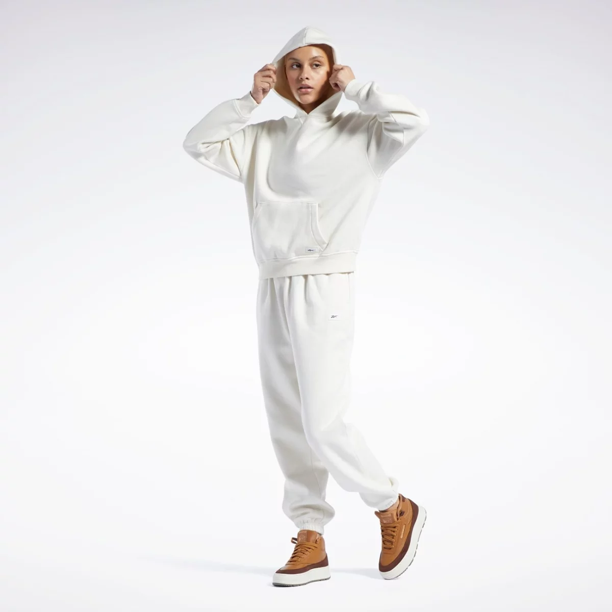 hh9711_4_apparel_on-model_side-view_grey-huge-6657922e72d1a