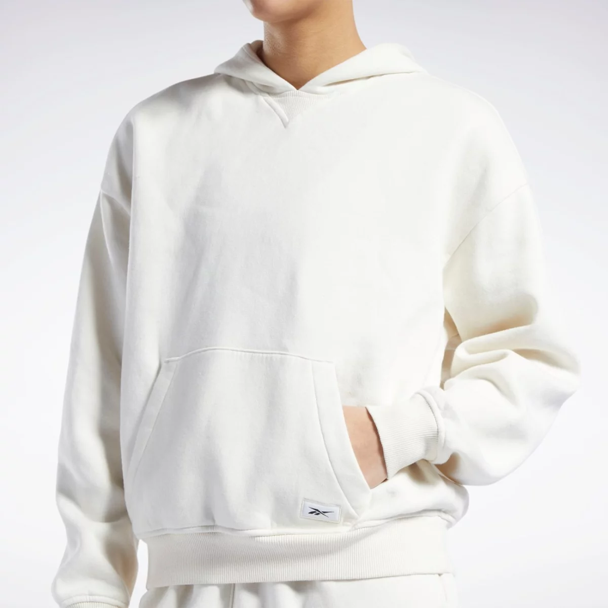 hh9711_6_apparel_on-model_detail-view-1_grey-huge-6657923133a16