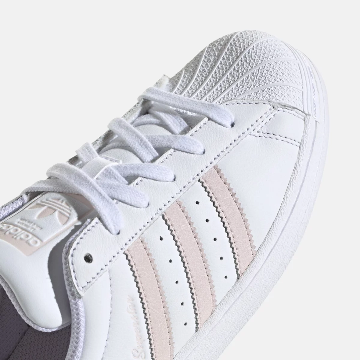 ie3001_8_footwear_photography_detail-view-1_transparent-huge-6661b338c27c5