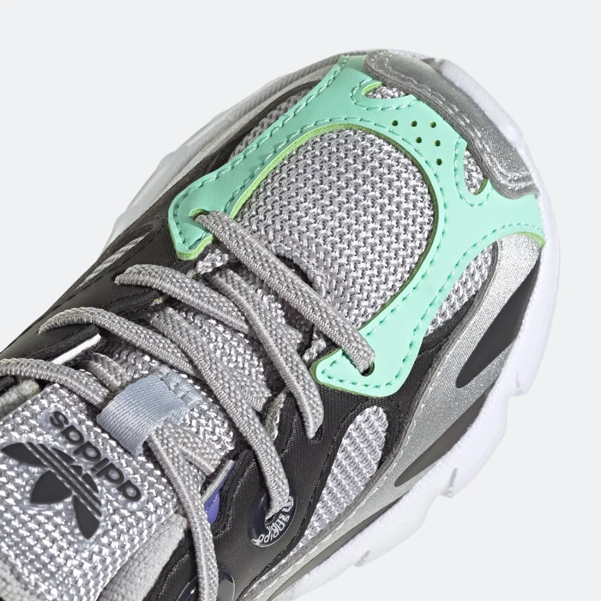 gy3348_8_footwear_photography_detail-view-1_transparent-huge-665806c1377c7
