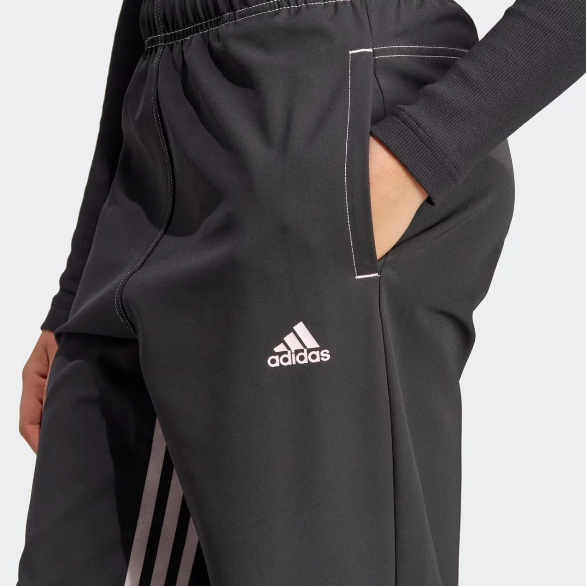 ia3143_6_apparel_on-model_detail-view-1_grey-huge-6657a7c8bc2fe