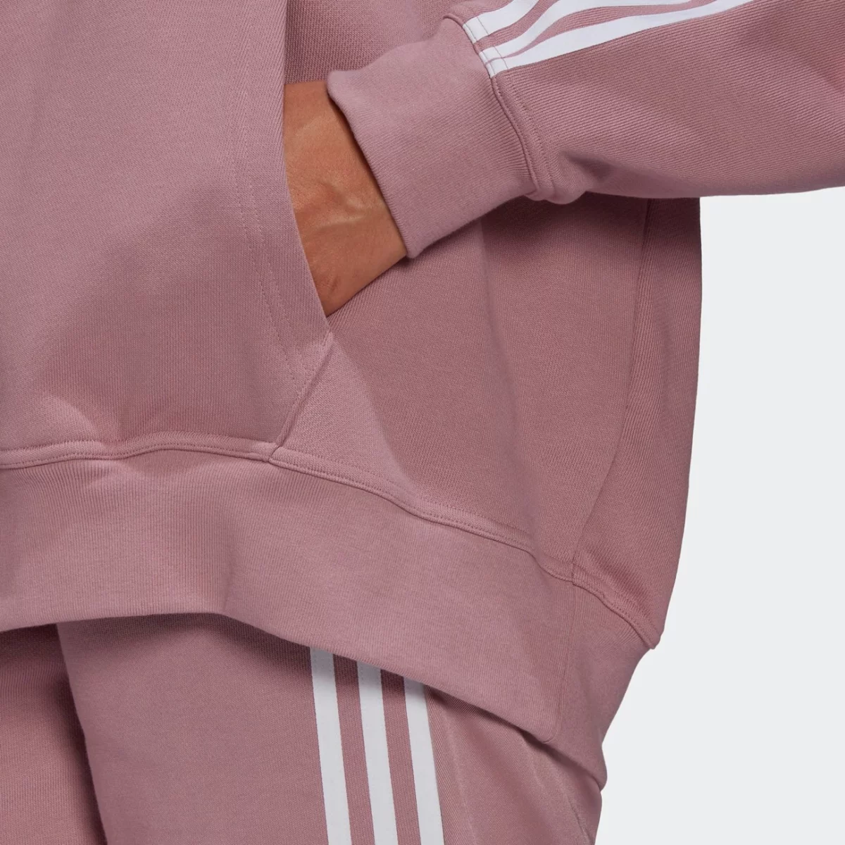 hb9531_app_on-model_detail-1_gradient-huge-66577a812510c