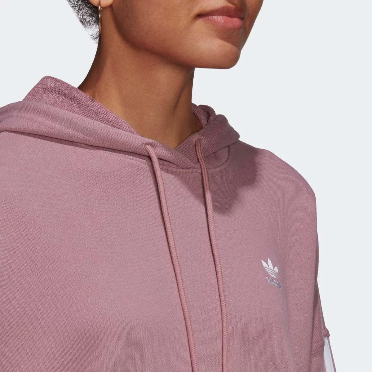 hb9531_app_on-model_detail-2_gradient-huge-66577a7eedef9