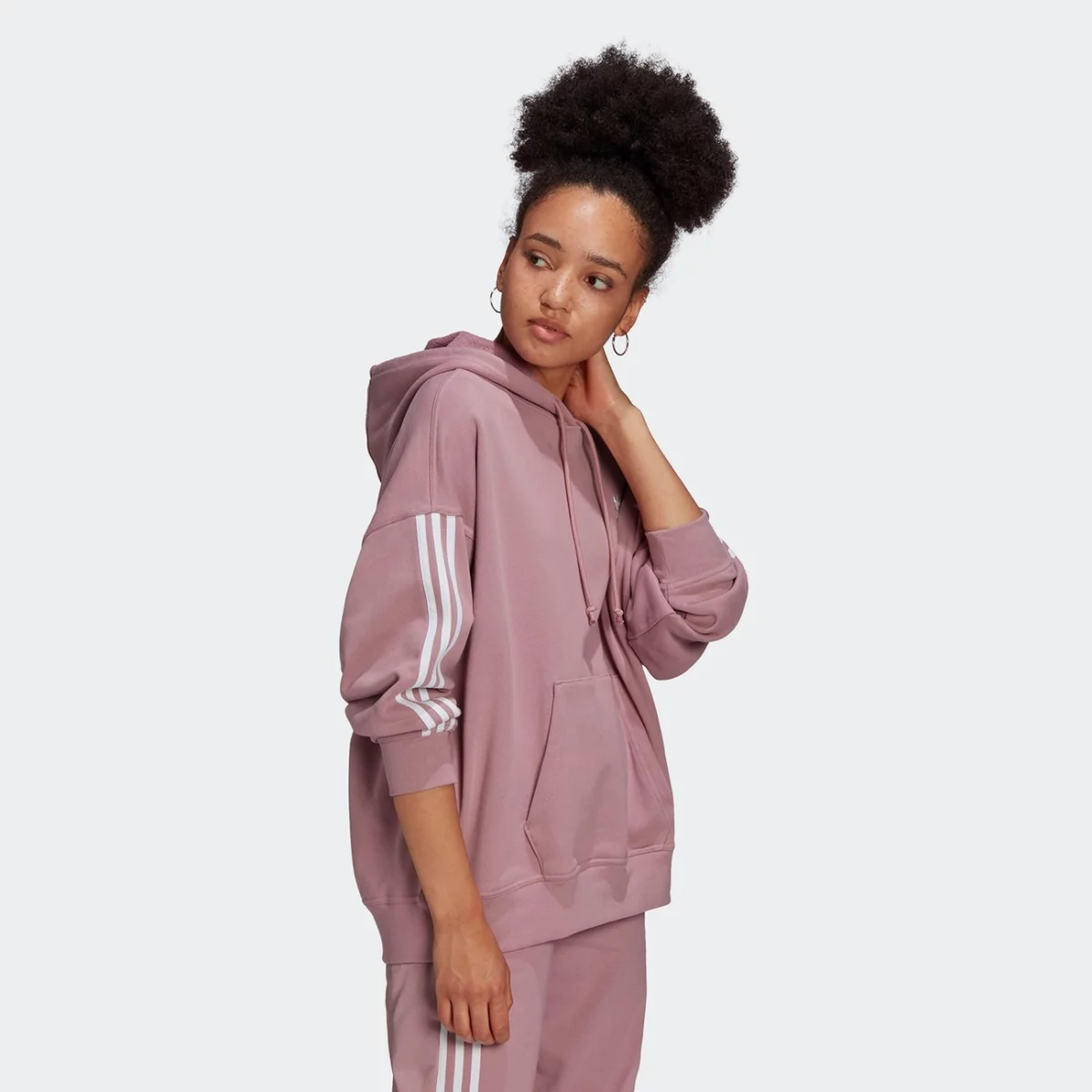 hb9531_app_on-model_walking_gradient-huge-66577a7d516c7