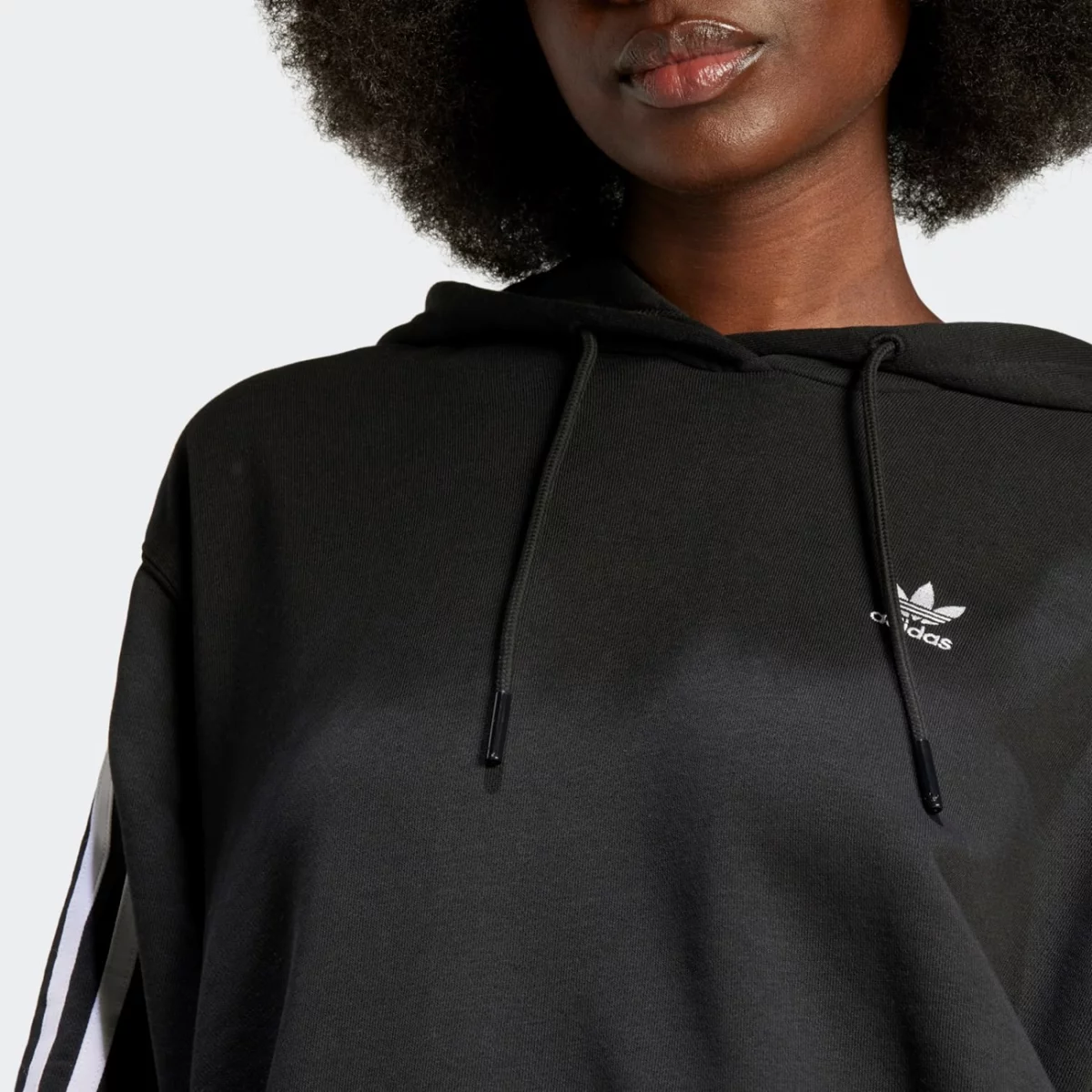iu2418_7_apparel_on-model_detail-view-1_grey-huge-6657b20218597