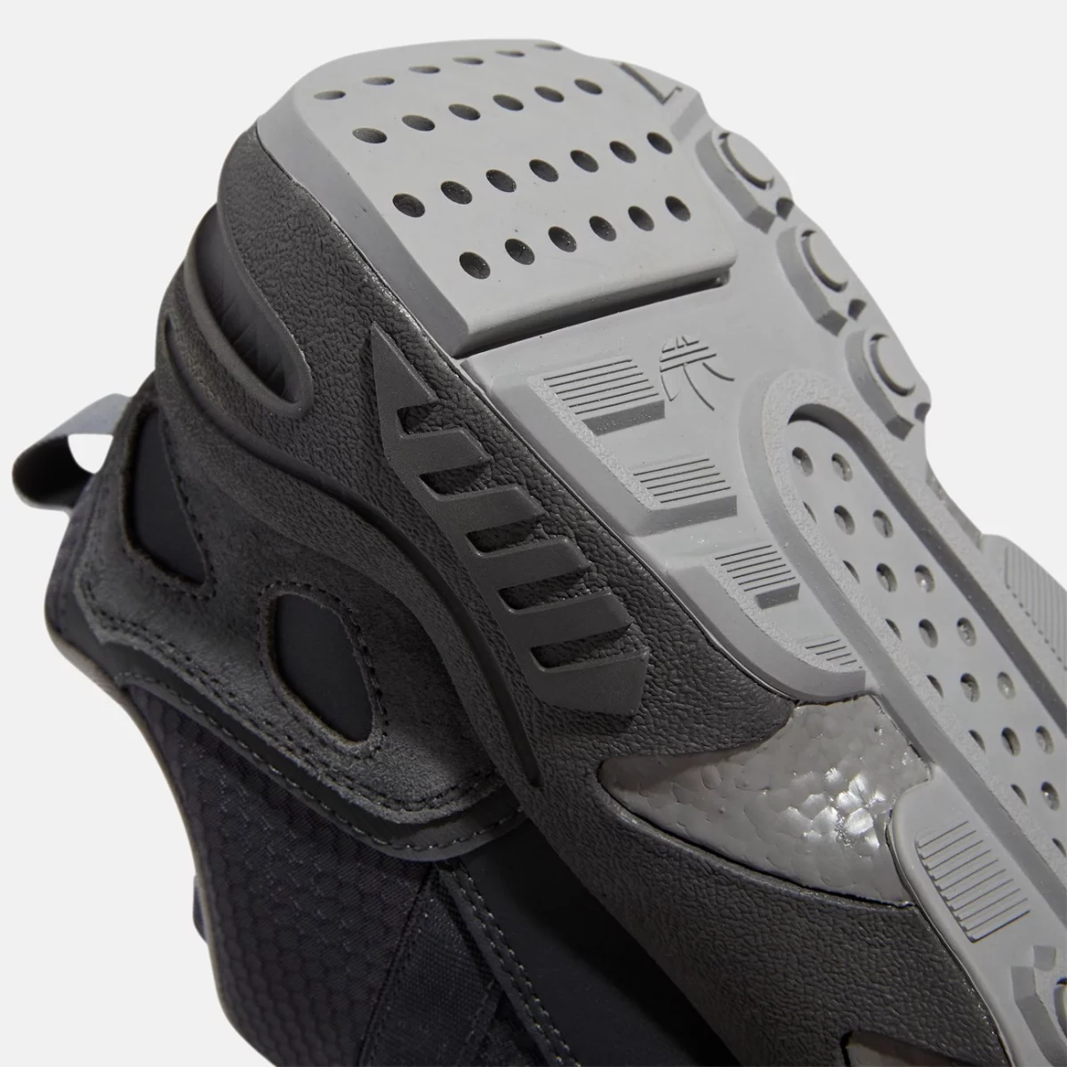 gy6696_9_footwear_photography_detail-view-2_transparent-huge-665808f7a11da