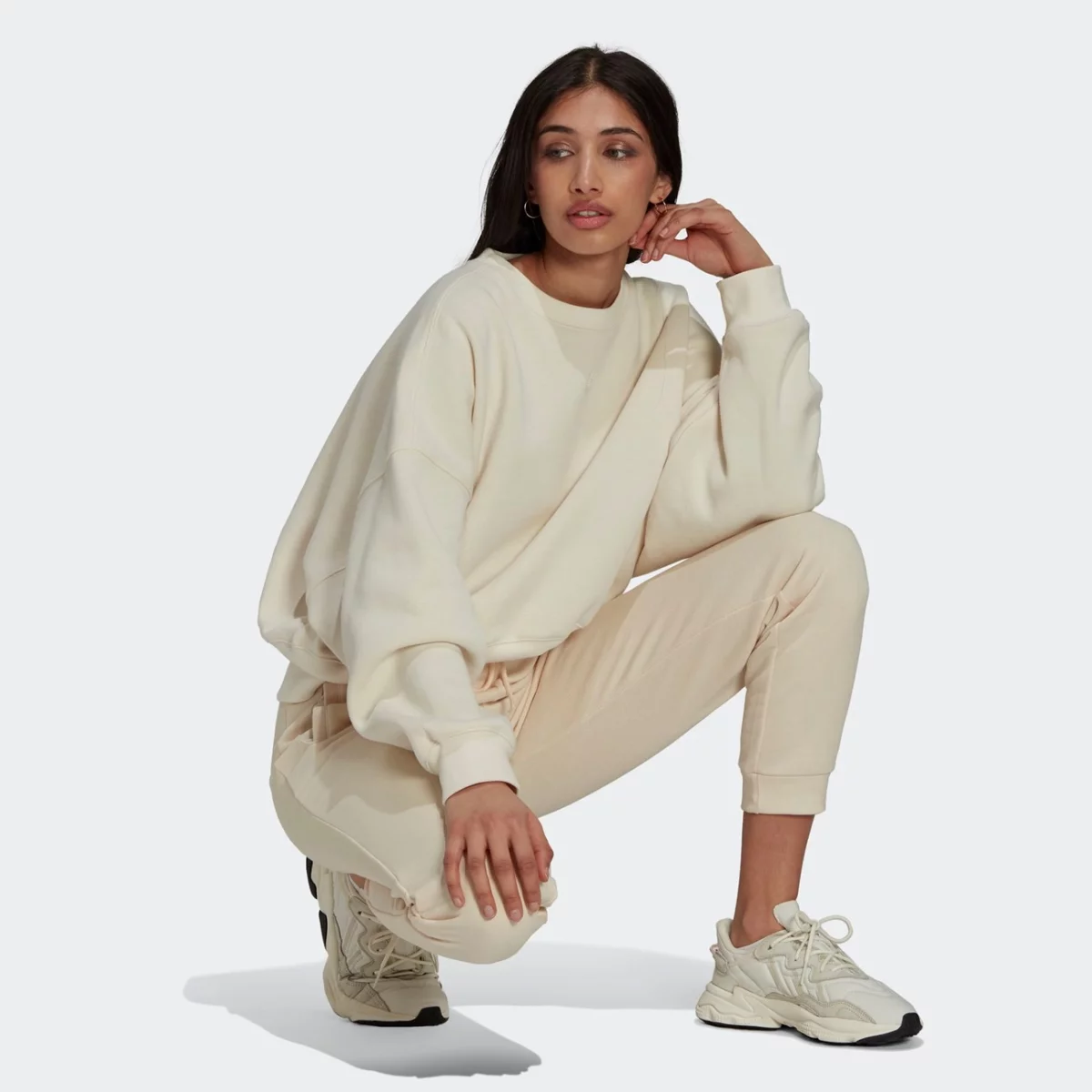 h40022_app_on-model_walking_gradient-huge-665778eed4944