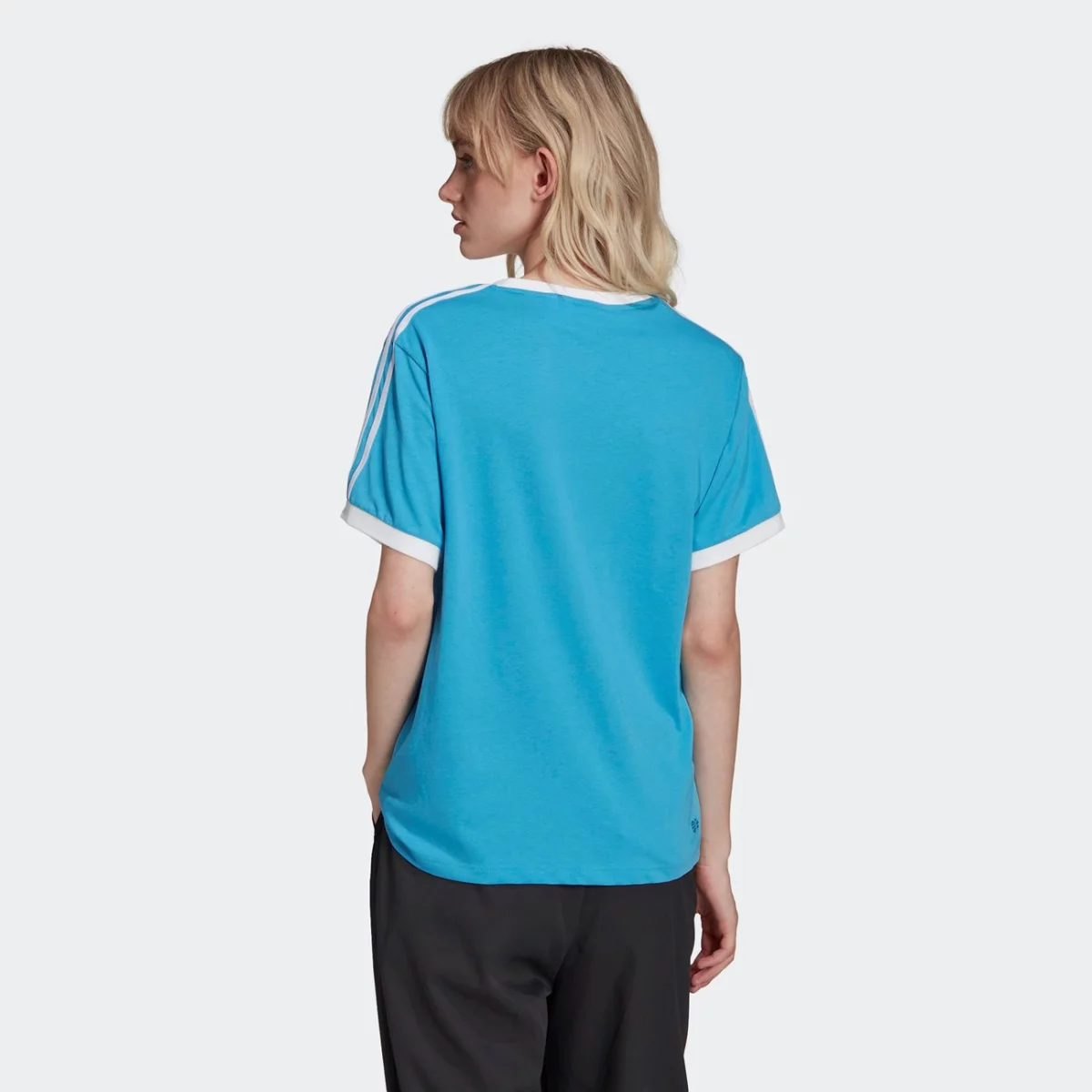 hc1963_app_on-model_back_gradient-huge-66577969b2700