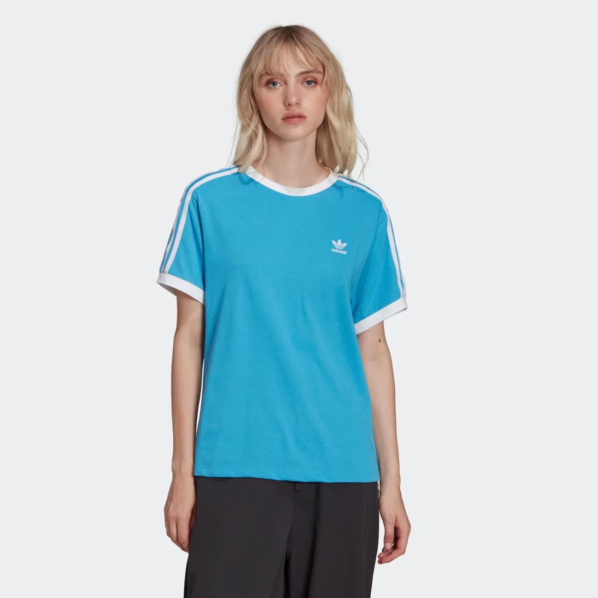 hc1963_app_on-model_standard_gradient-huge-6657796848e91