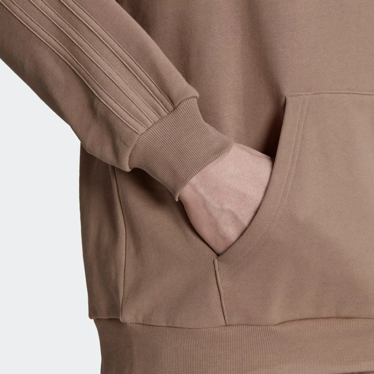 hk2726_8_apparel_on-model_detail-view-2_grey-huge-66579480b8475