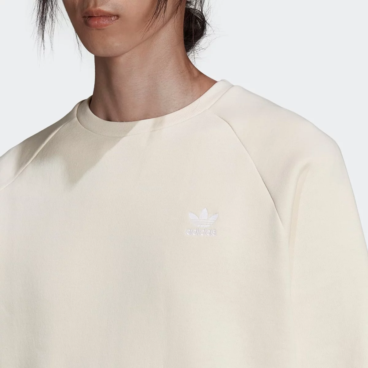he9428_7_apparel_on-model_detail-view-1_grey-huge-66579414307fe