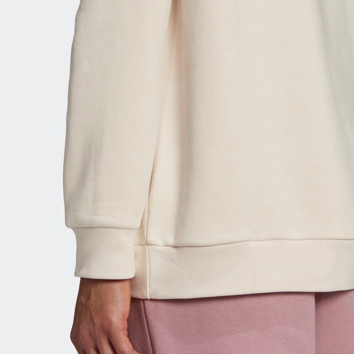 he9428_8_apparel_on-model_detail-view-2_grey-huge-665794127d091