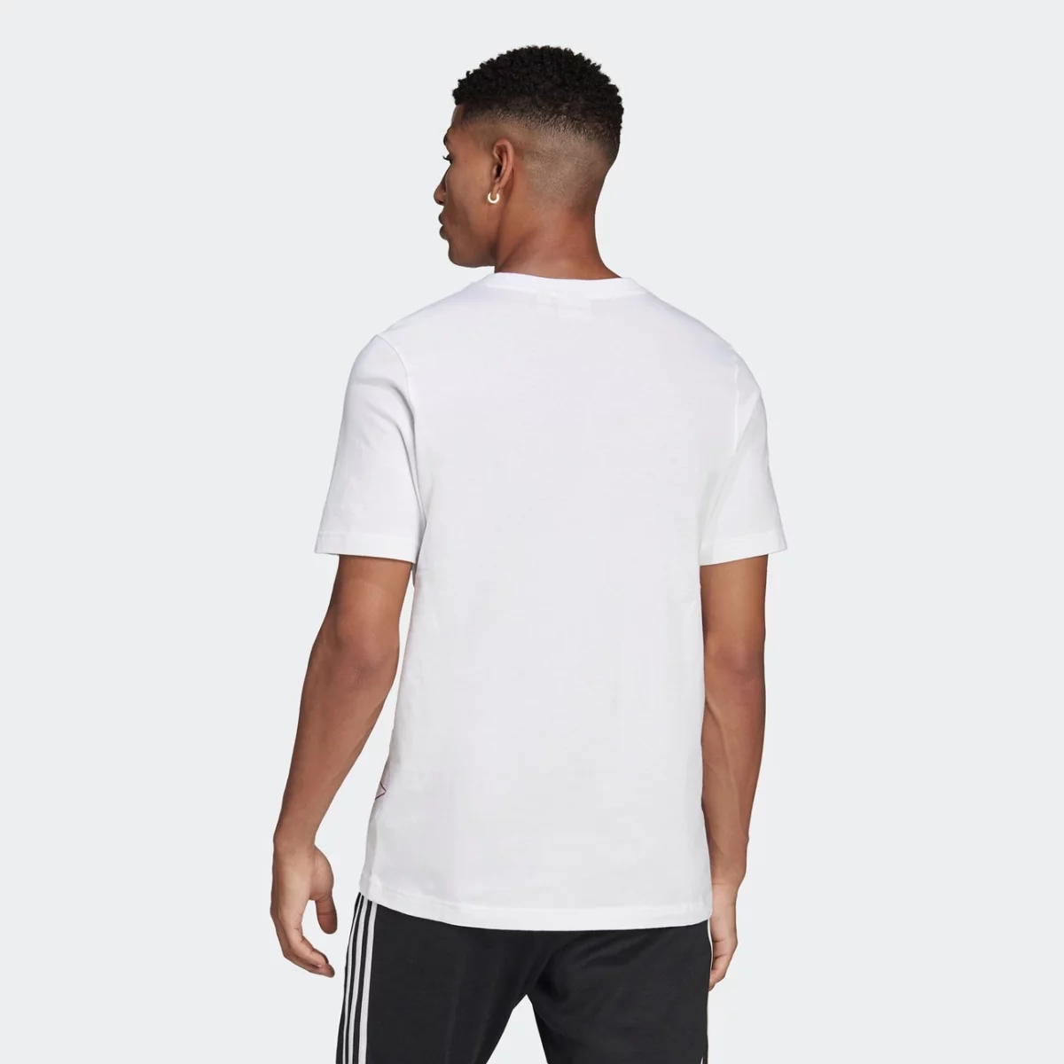 he4713_app_on-model_back_gradient-huge-66577687481a2