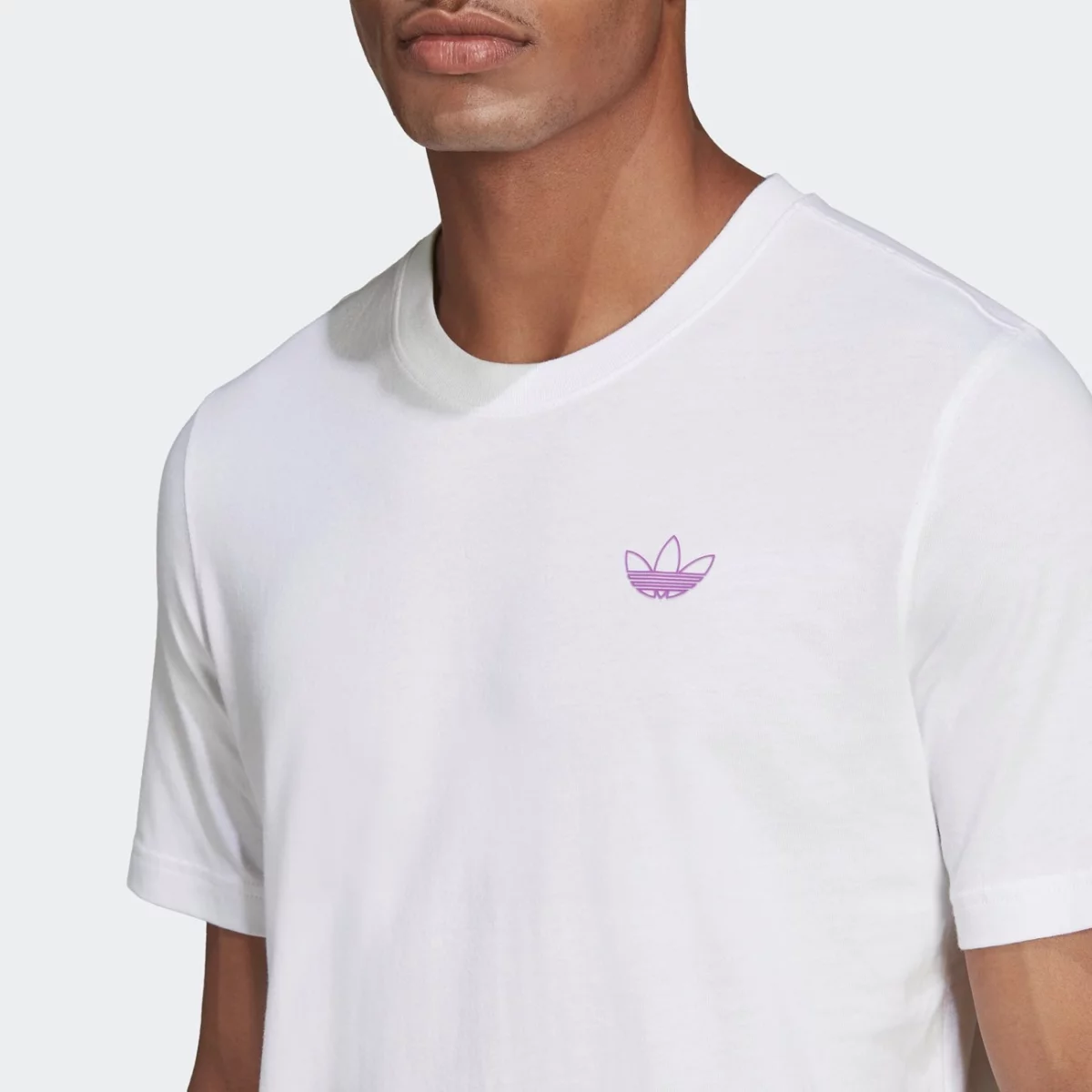 he4713_app_on-model_detail-1_gradient-huge-6657768a01241