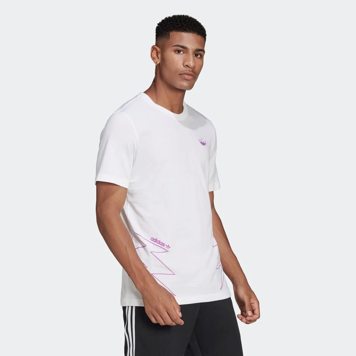he4713_app_on-model_walking_gradient-huge-66577688aa5a1