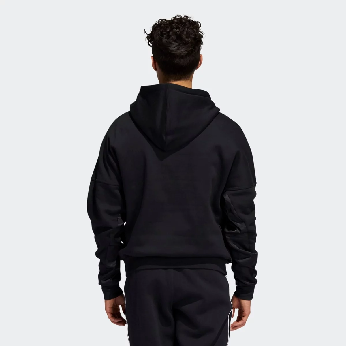 h31284_app_on-model_back_gradient-huge-6657652825aa3