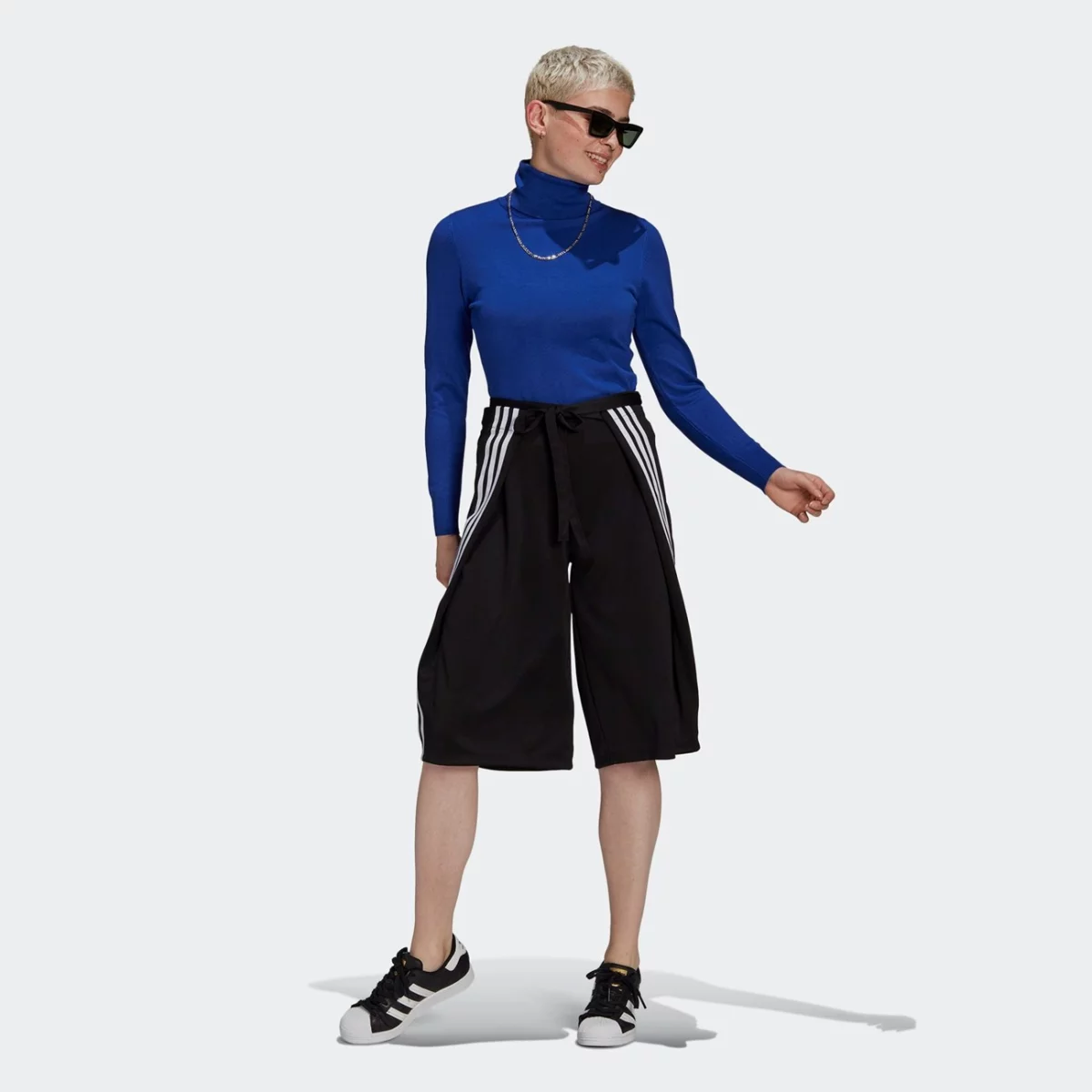 gn3167_app_on-model_walking_gradient-huge-665756aa4deef
