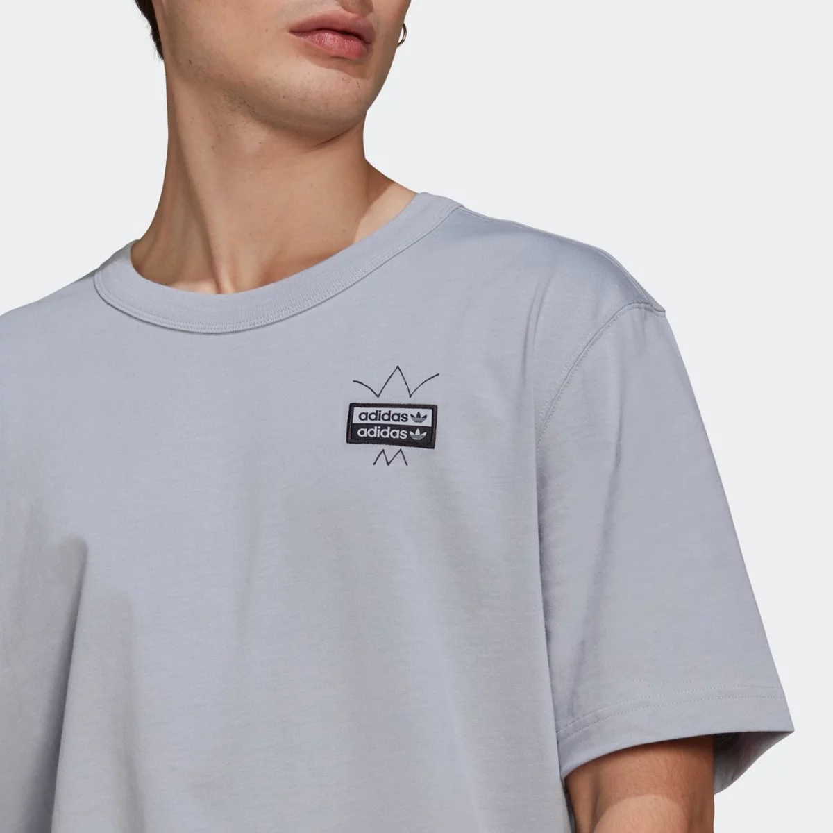gn3331_app_on-model_detail-1_gradient-huge-66575618ce446