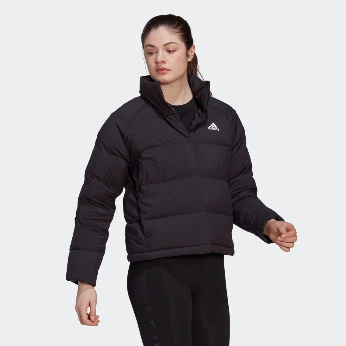 hg8696_7_apparel_on-model_walking-view_grey-huge-6657a7612238c