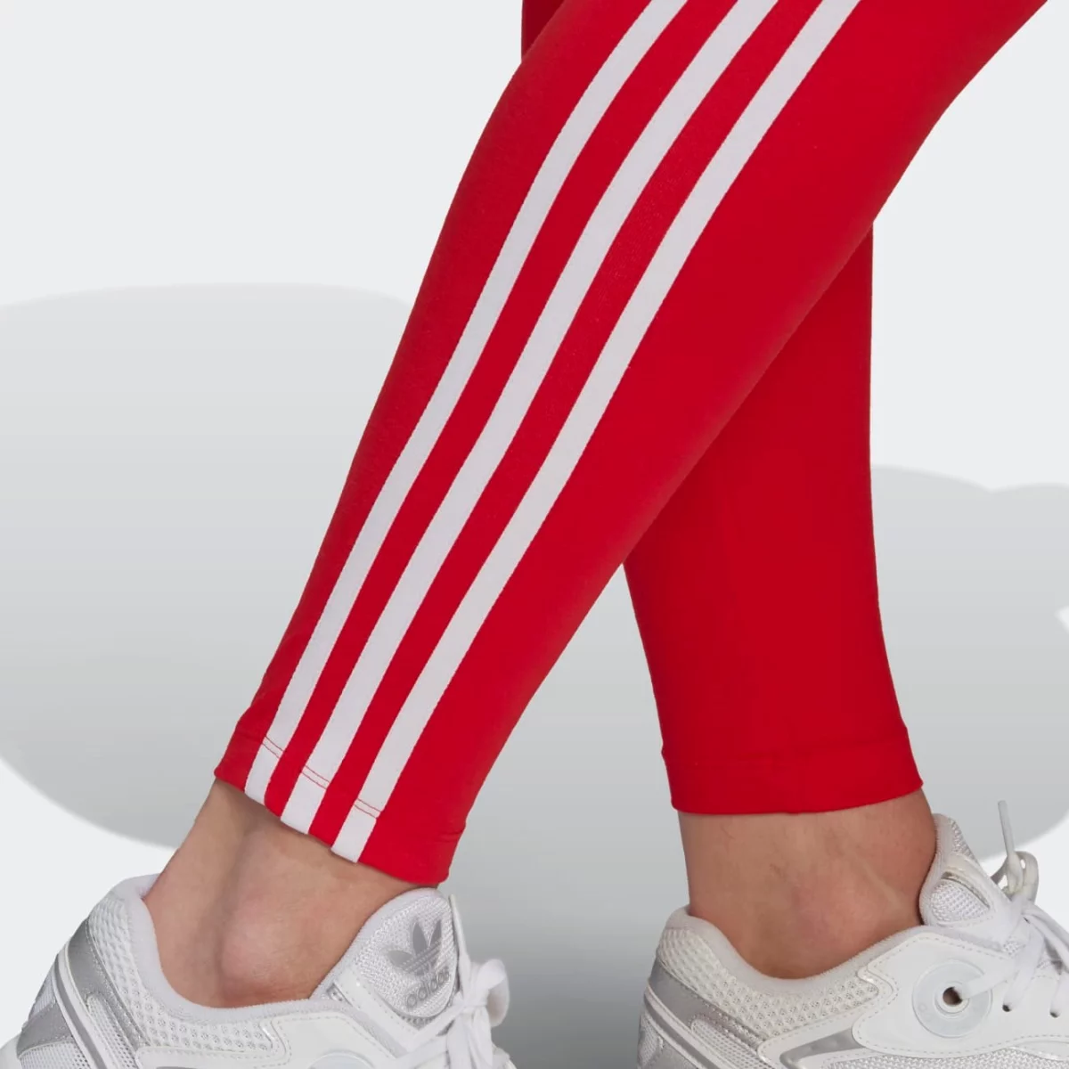 hd2348_7_apparel_on-model_detail-view-2_grey-huge-665774d3e05d5