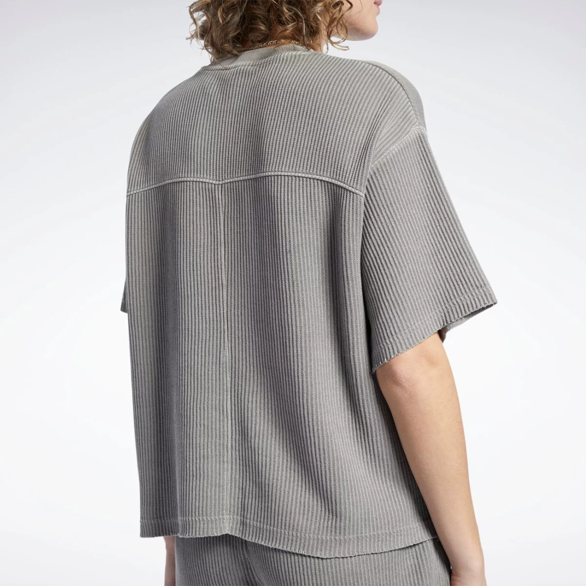 hb8646_app_on-model_detail-2_gradient-huge-665779516cda9