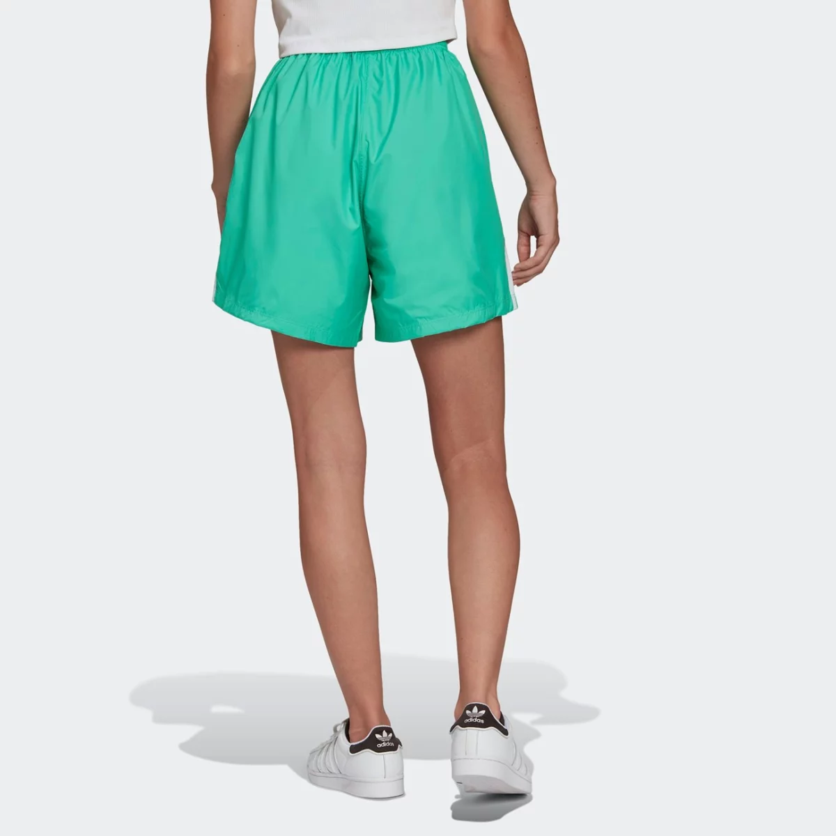 hc1916_app_on-model_back_gradient-huge-665779617eb68