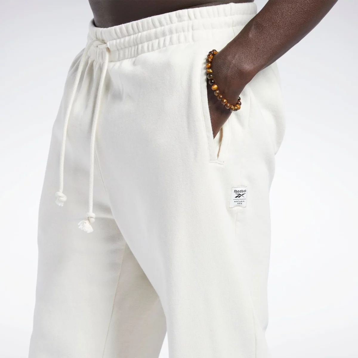 h54448_app_on-model_detail-1_gradient-huge-6657779cb7356