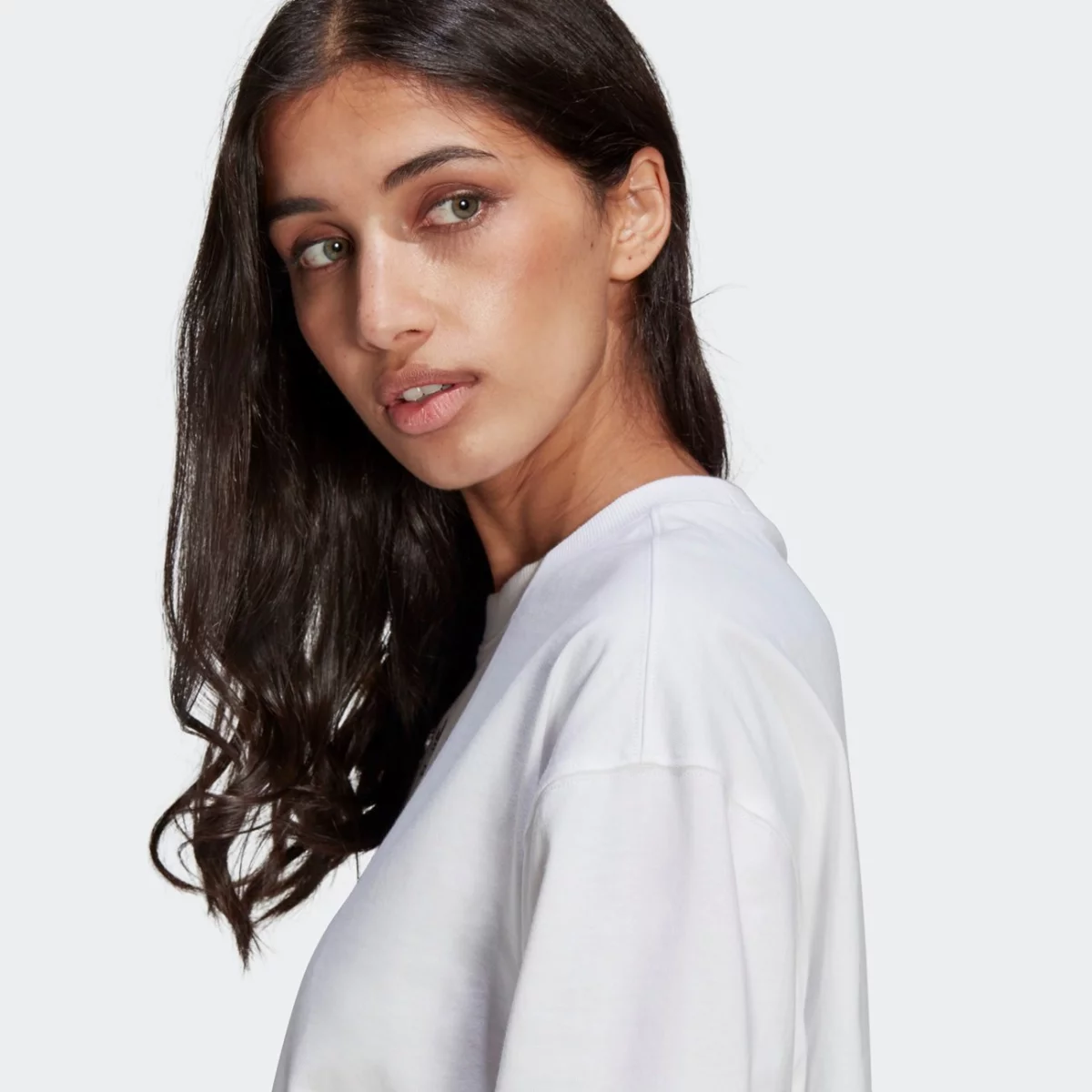 h45578_app_on-model_detail-2_gradient-huge-665778fb31543