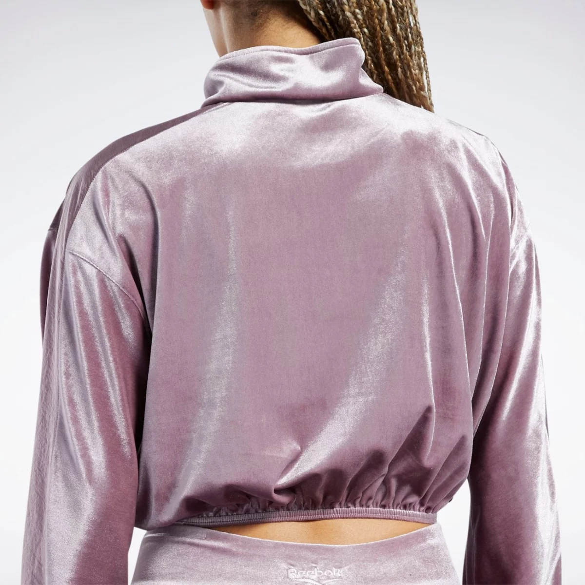 h41349_app_on-model_detail-1_gradient-huge-6657647bda4ea