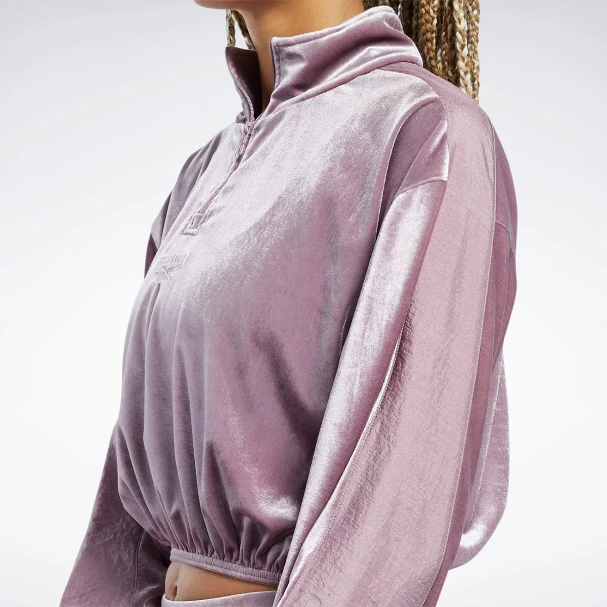 h41349_app_on-model_detail-2_gradient-huge-6657647dba06a