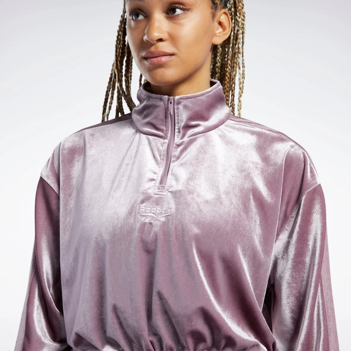 h41349_app_on-model_detail-3_gradient-huge-6657647fbe495