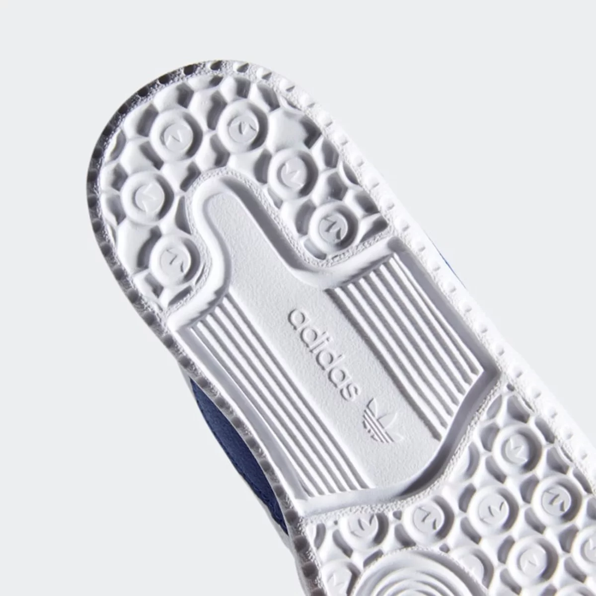 forum_low_shoes_leyko_fy7986_42_detail-huge-6657f859eac16