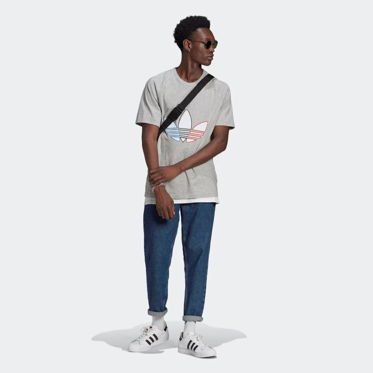 gq8917_app_on-model_walking_gradient-huge-6657545ae0691