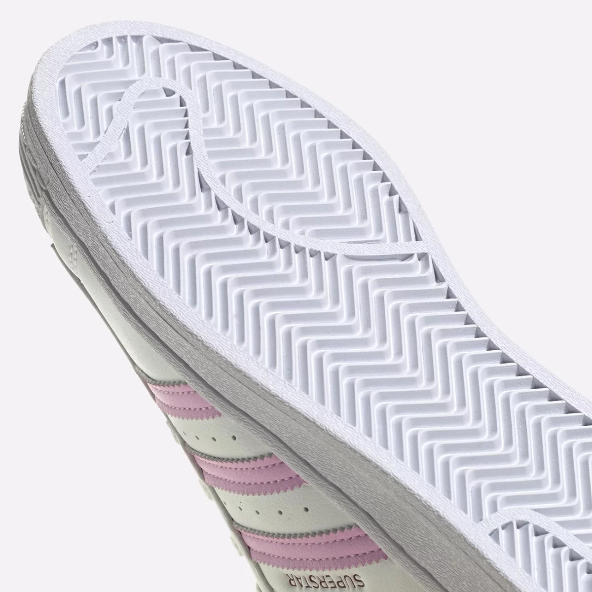 gy1900_10_footwear_photography_detail-view-3_transparent-huge-66581e702f8c7