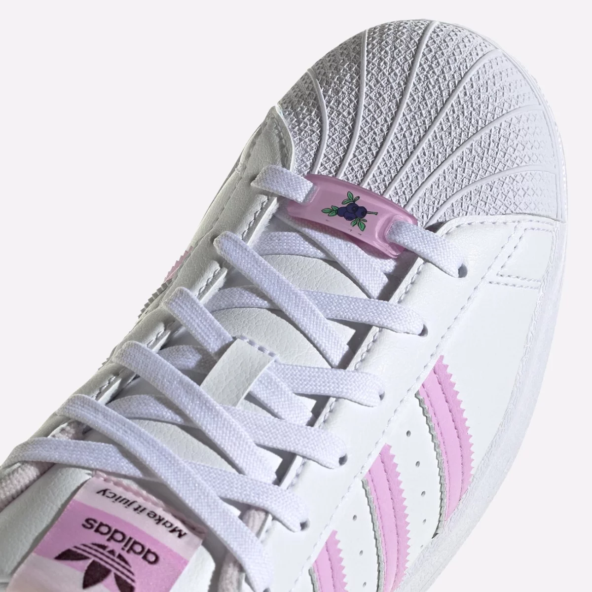 gy1900_8_footwear_photography_detail-view-1_transparent-huge-66581e6c0b106