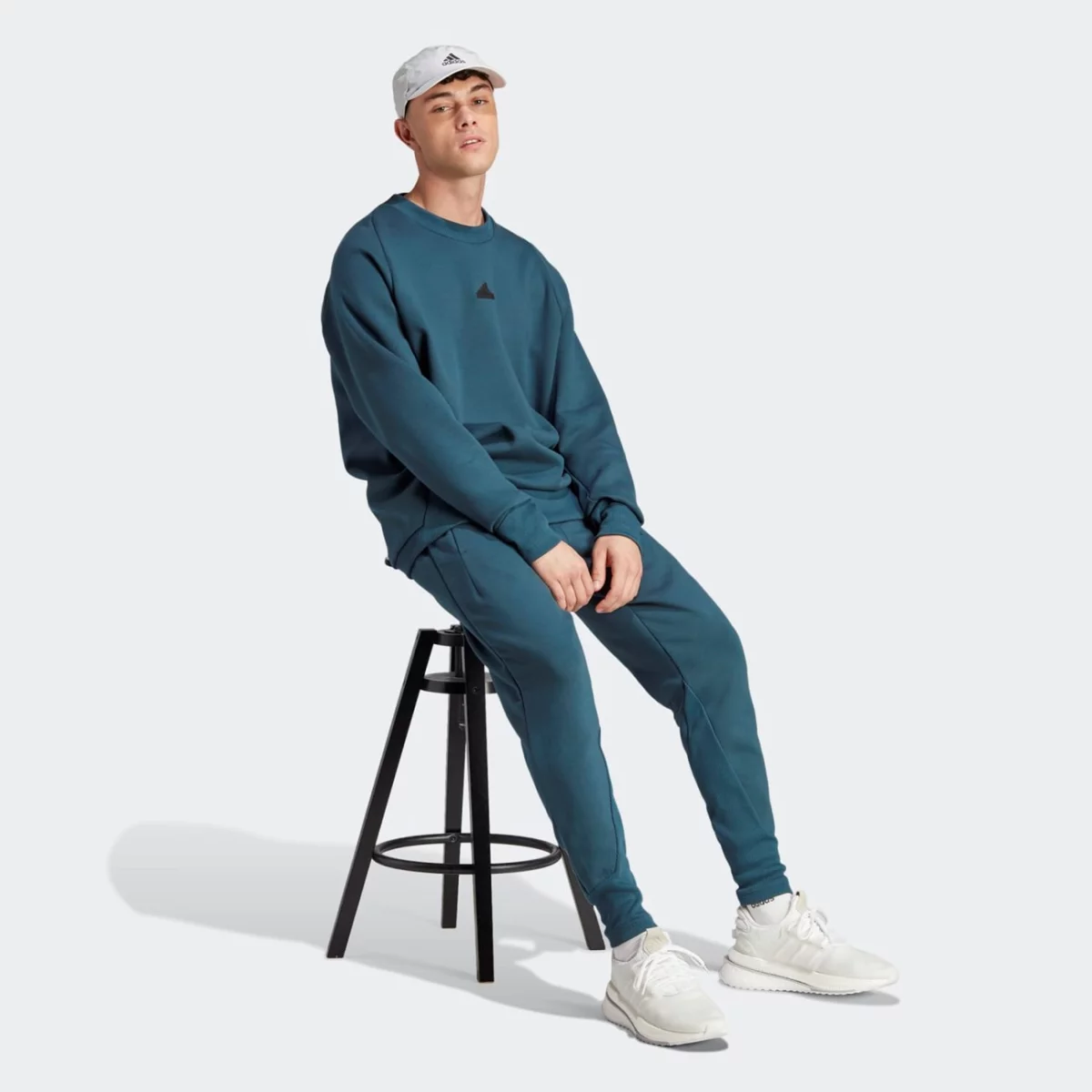 in5108_6_apparel_on-model_walking-view_grey-huge-6657a70296499