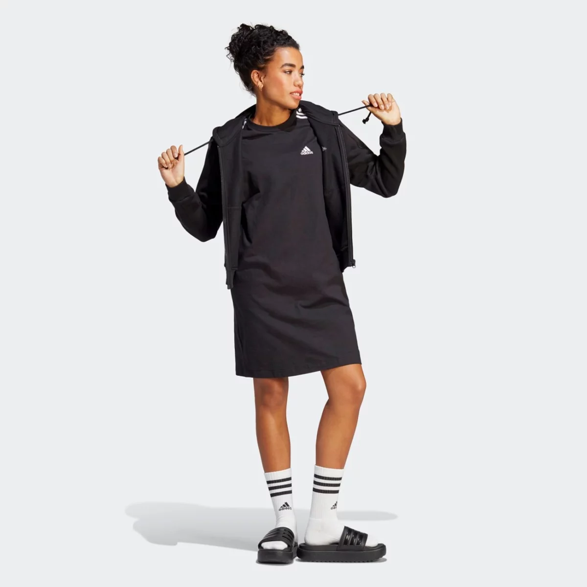 hr4923_6_apparel_on-model_walking-view_grey-huge-6657a1f3353a6