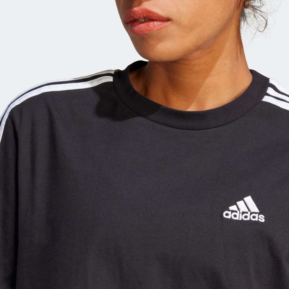 hr4923_7_apparel_on-model_detail-view-1_grey-huge-6657a1f46b2b5