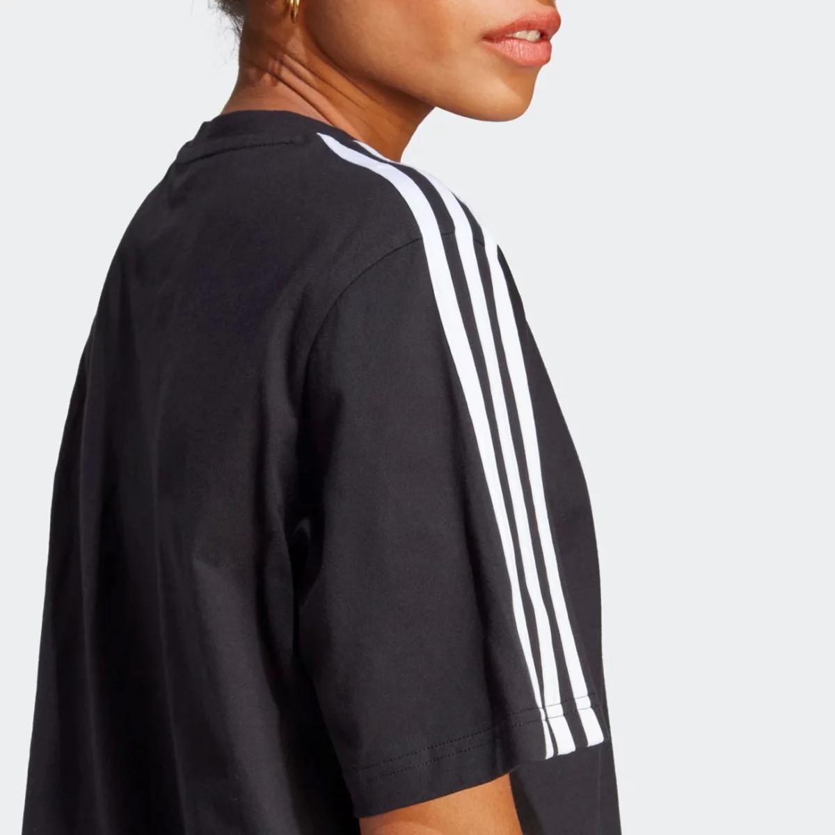 hr4923_8_apparel_on-model_detail-view-2_grey-huge-6657a1f62e756