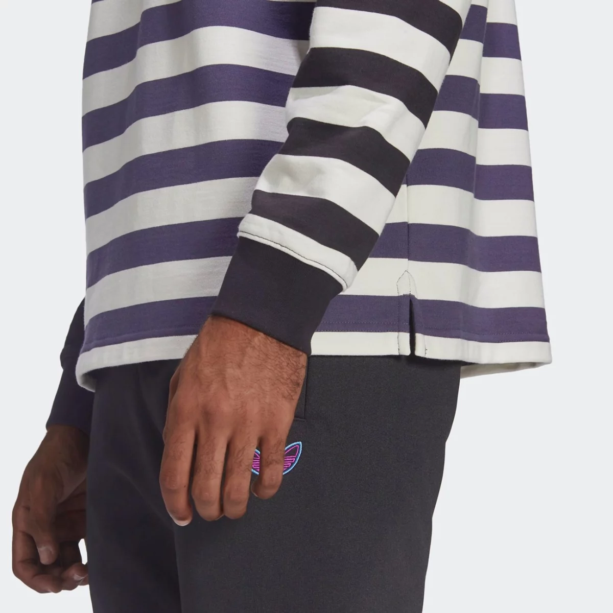 he4704_app_on-model_detail-2_gradient-huge-6657766eb8f6c