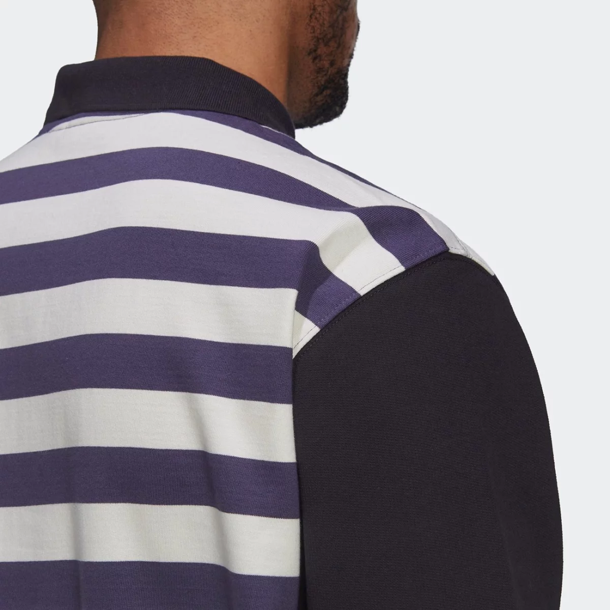 he4704_app_on-model_detail-3_gradient-huge-6657766ce4c9c