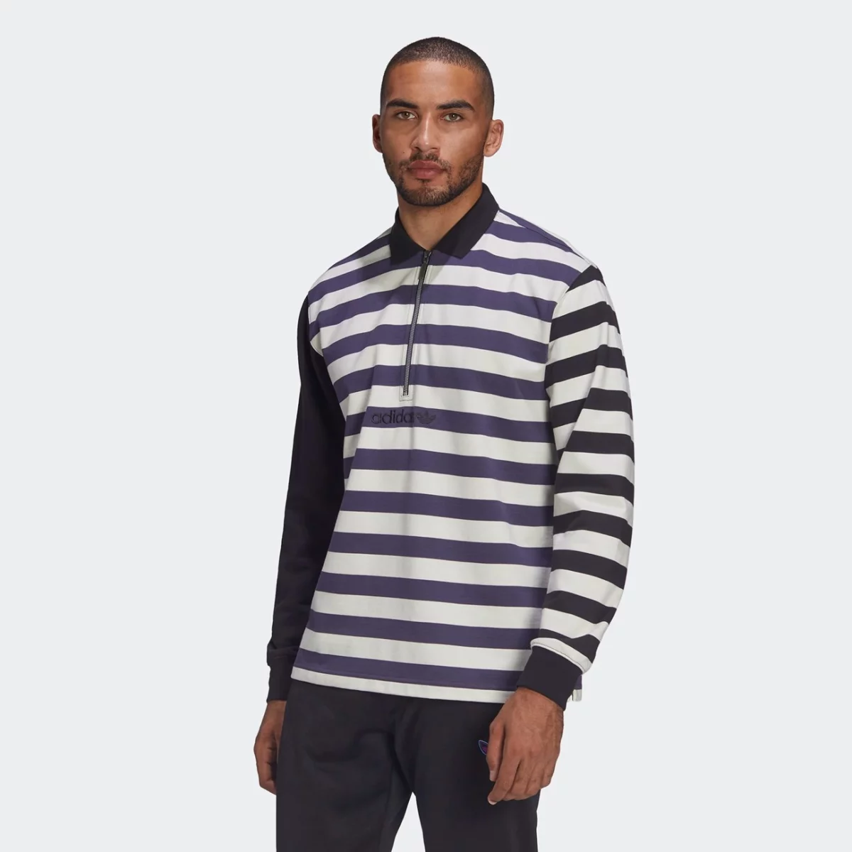 he4704_app_on-model_standard_gradient-huge-66577665de26a