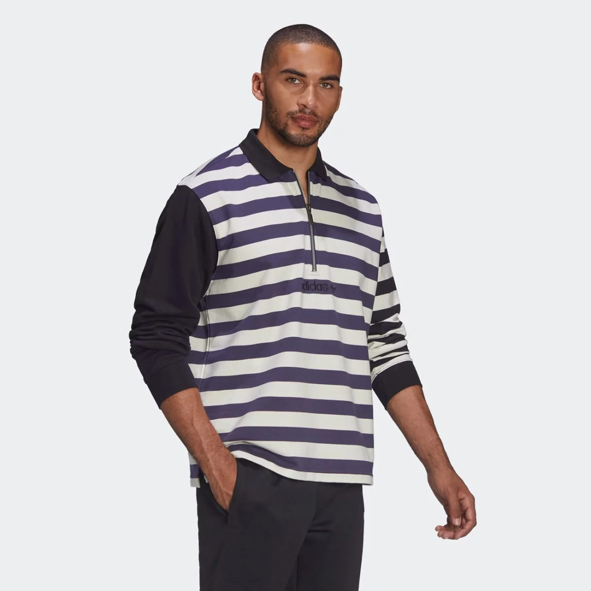 he4704_app_on-model_walking_gradient-huge-665776689885f