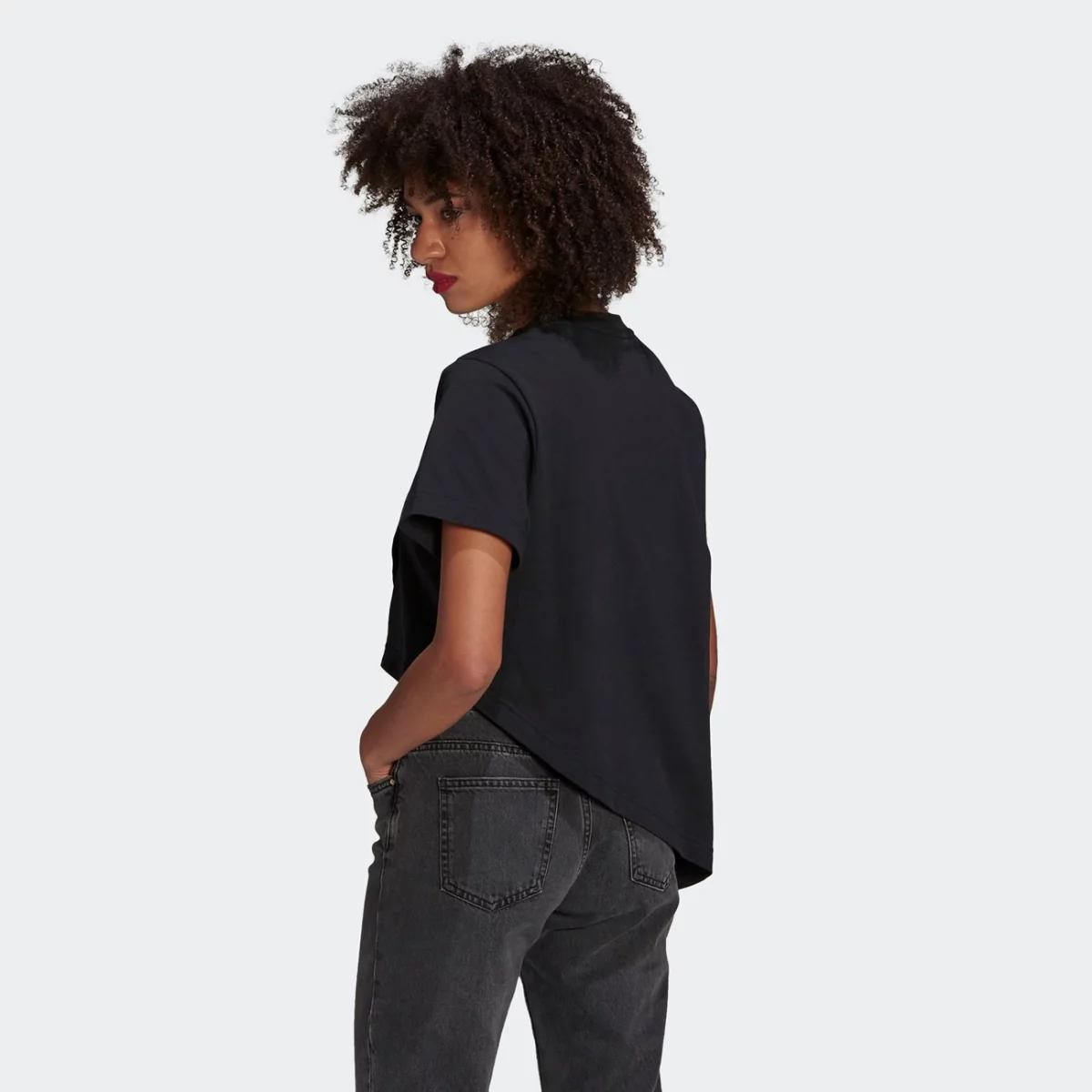 gn3160_app_on-model_back_gradient-huge-665756b91172d