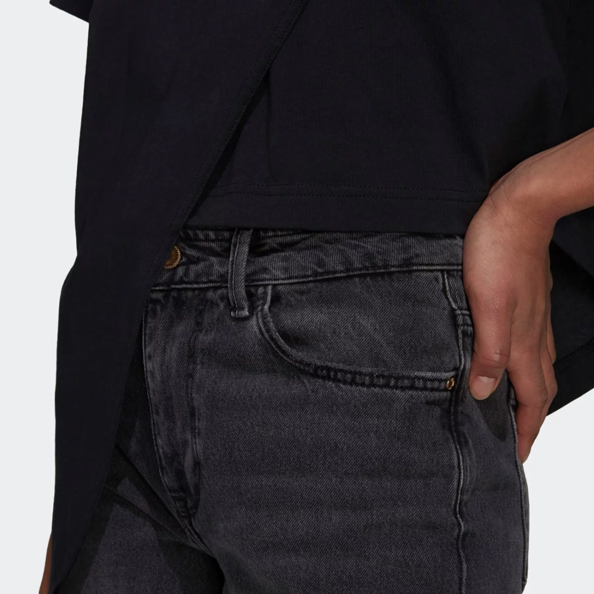 gn3160_app_on-model_detail-1_gradient-huge-665756bc112ac