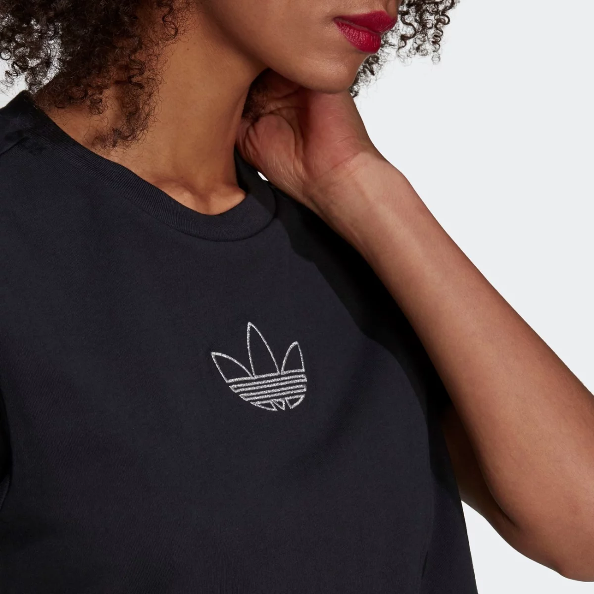 gn3160_app_on-model_detail-2_gradient-huge-665756be12830