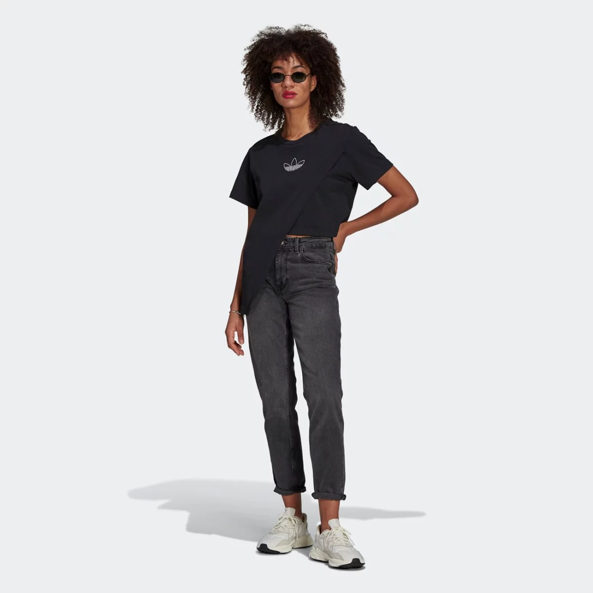 gn3160_app_on-model_walking_gradient-huge-665756c1a12e1