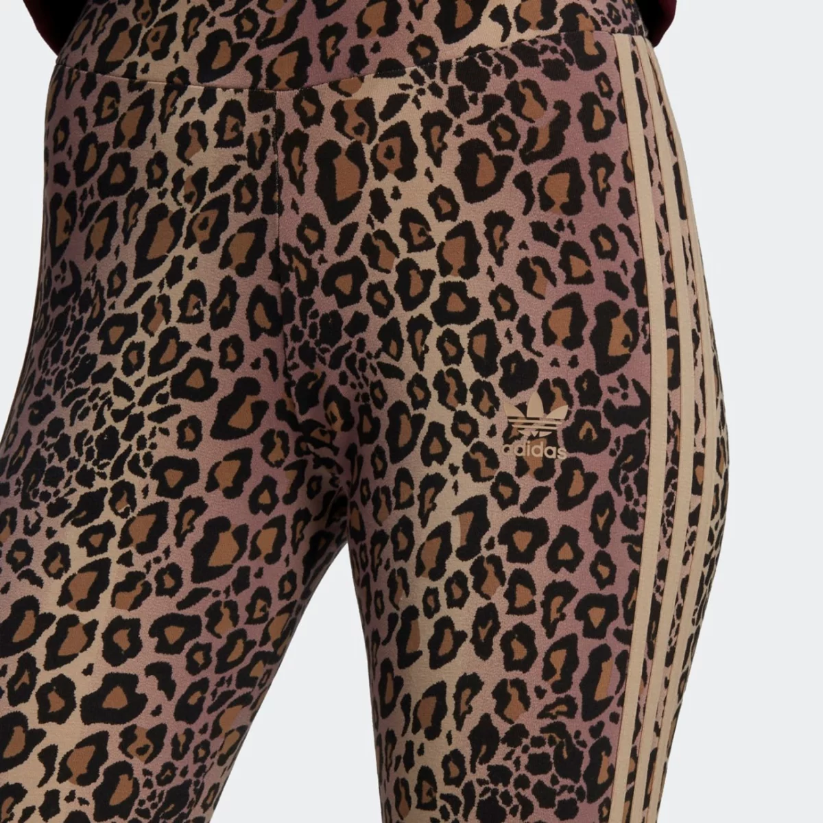 hk5191_6_apparel_on-model_detail-view-1_grey-huge-665792f1dc357