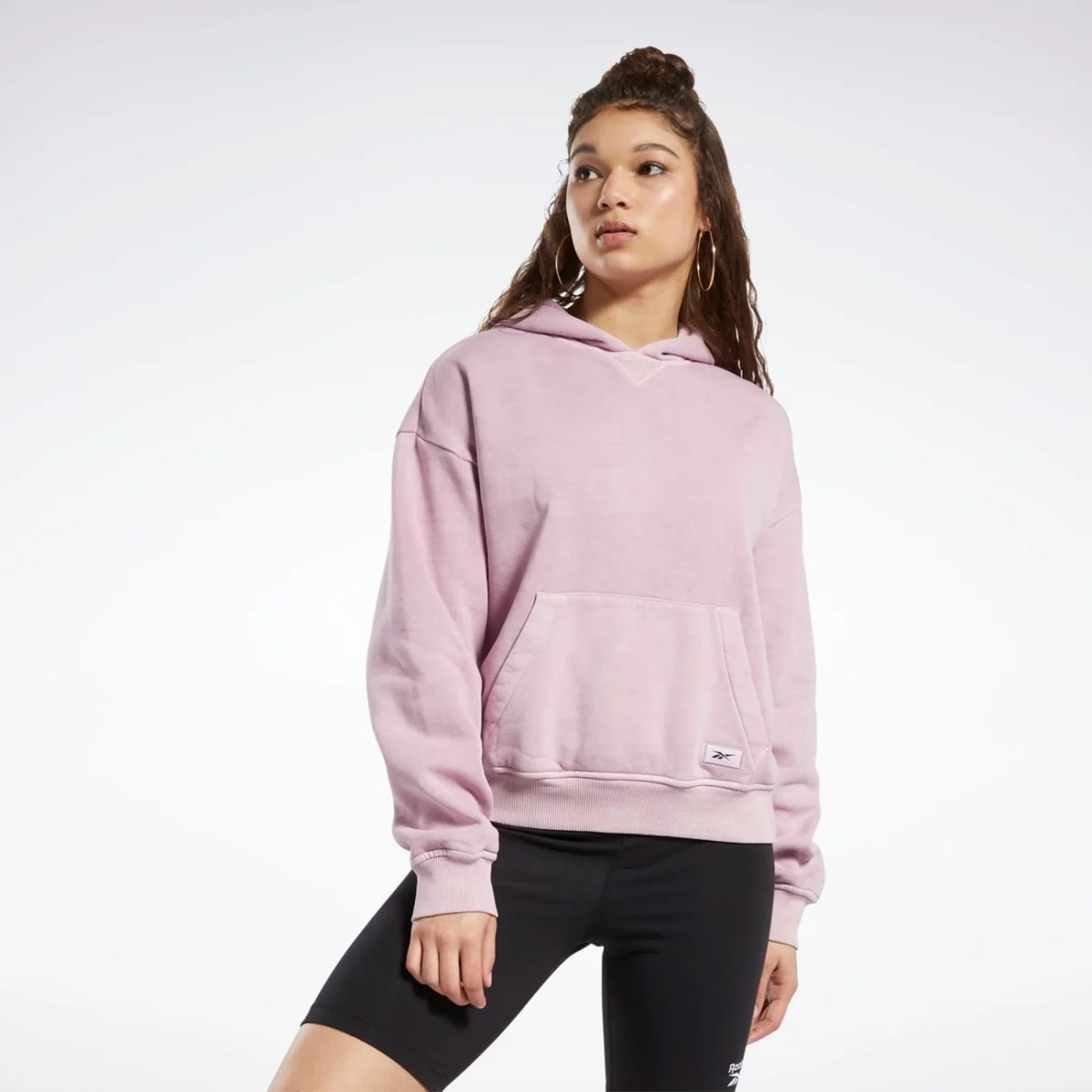 hk4945_3_apparel_on-model_standard-view_grey-huge-66579207a543a